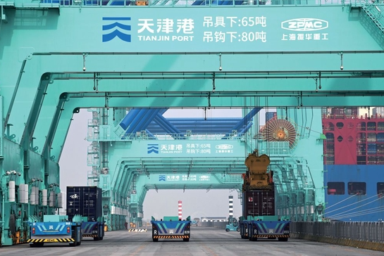 天津港：智慧码头实现零排放